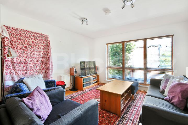 			Stunning Two Bedroom Property With roof Terrace !, 2 Bedroom, 1 bath, 1 reception Apartment			 Womersley Road, Crouch End
